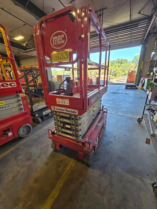 2019 MEC MICRO 19 Scissor Lift