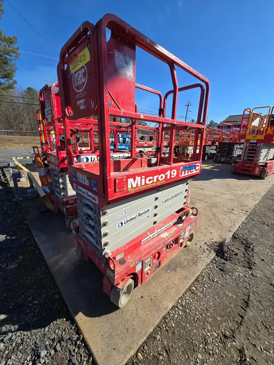2019 MEC MICRO 19 Scissor Lift