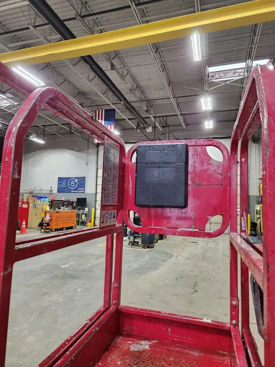 2018 MEC MICRO 19 Scissor Lift