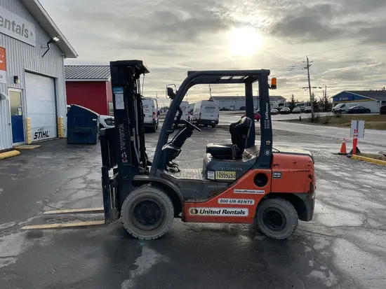 2019 Toyota 8FGU30 Warehouse Forklift