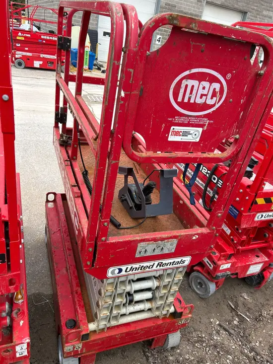 2018 MEC MICRO 19 Scissor Lift