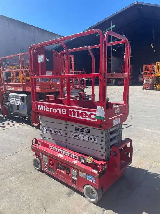 2018 MEC MICRO 19 Scissor Lift