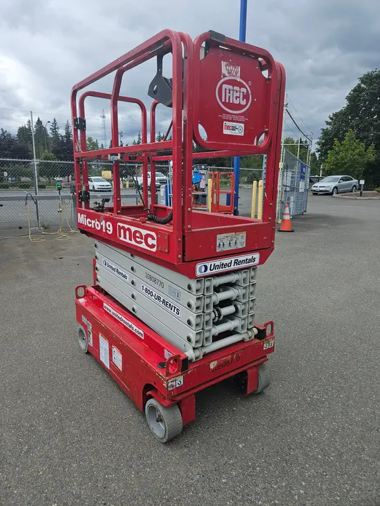 2018 MEC MICRO 19 Scissor Lift