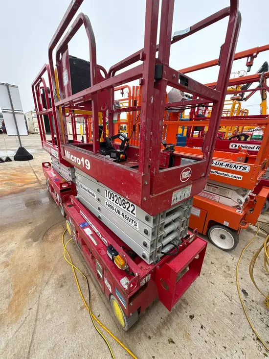 2019 MEC MICRO 19 Scissor Lift