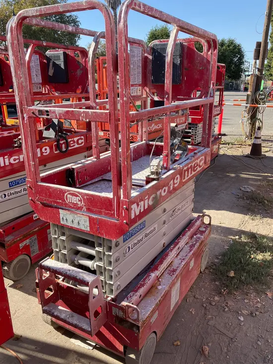 2018 MEC MICRO 19 Scissor Lift