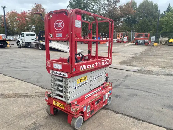 2019 MEC MICRO 19 Scissor Lift