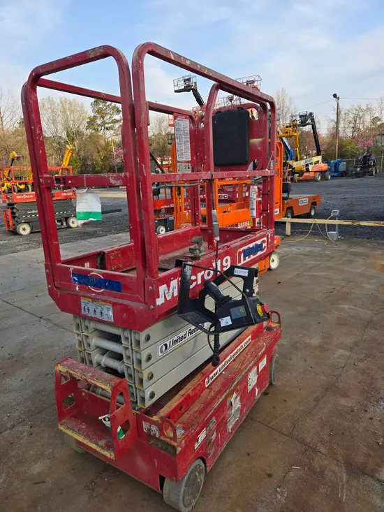 2019 MEC MICRO 19 Scissor Lift