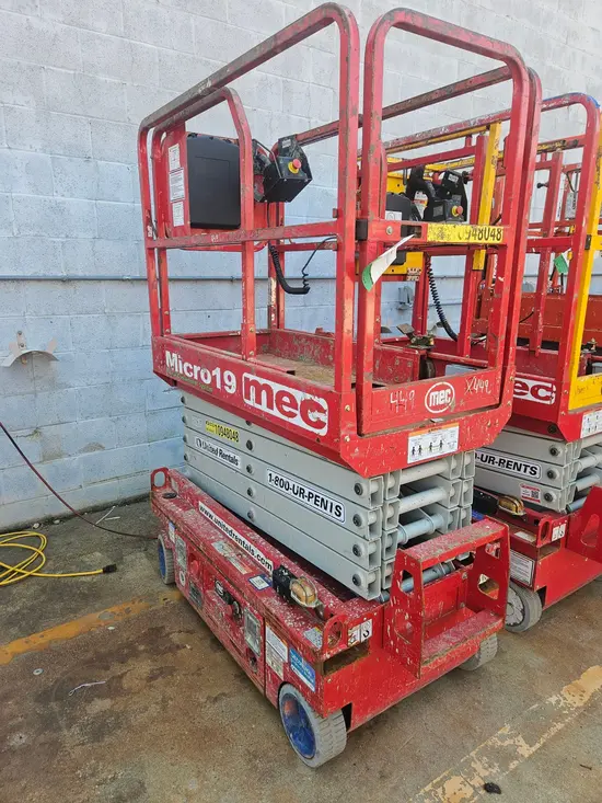 2019 MEC MICRO 19 Scissor Lift