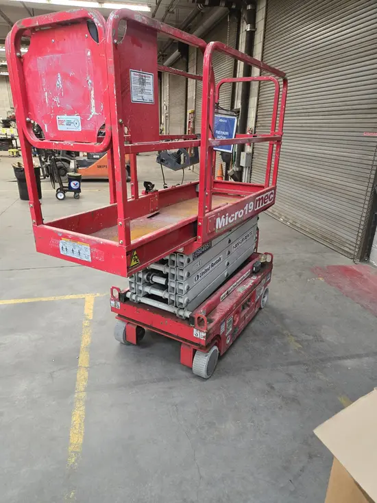 2019 MEC MICRO 19 Scissor Lift