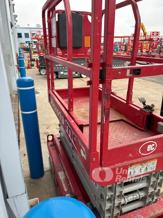 2019 MEC MICRO 19 Scissor Lift