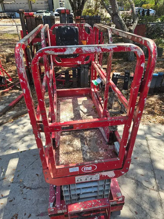 2018 MEC MICRO 19 Scissor Lift