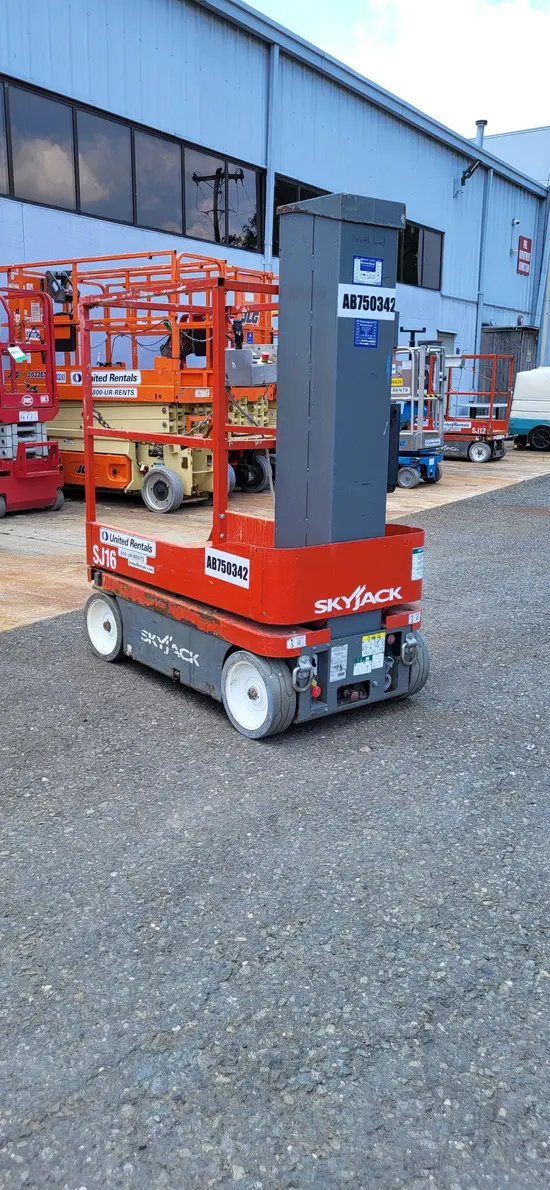 2018 Skyjack SJ16 Self-Propelled One-Person Lift
