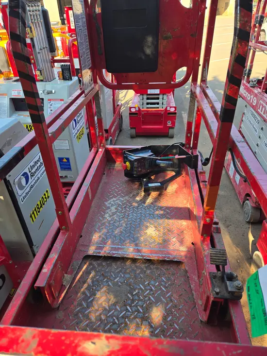 2019 MEC MICRO 19 Scissor Lift