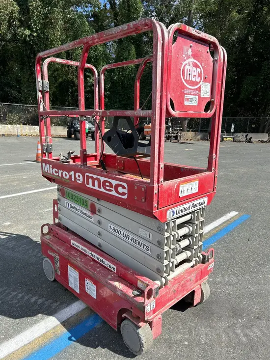 2019 MEC MICRO 19 Scissor Lift