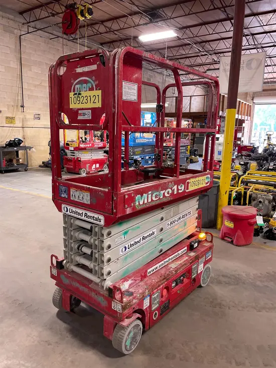 2019 MEC MICRO 19 Scissor Lift