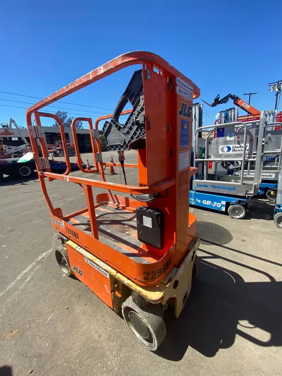 2019 JLG 1230ES Self-Propelled One-Person Lift