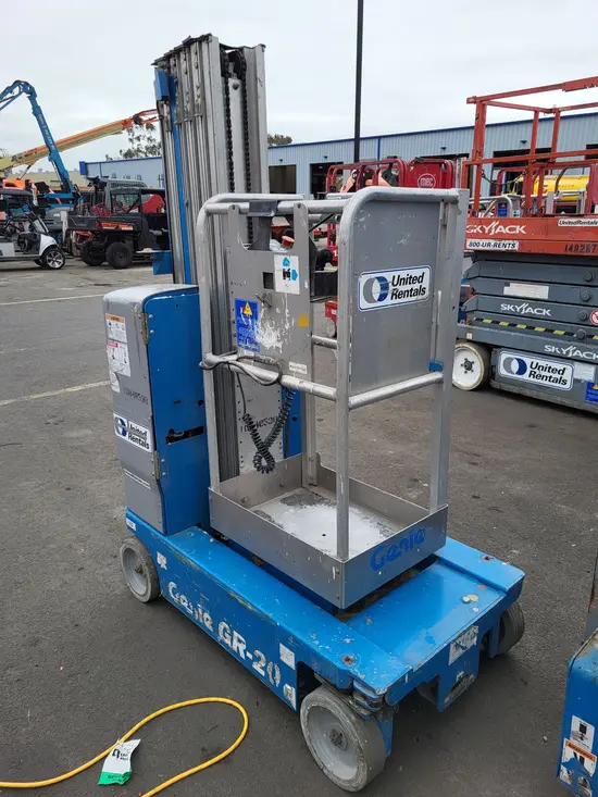 2018 Genie GR-20 Self-Propelled One-Person Lift