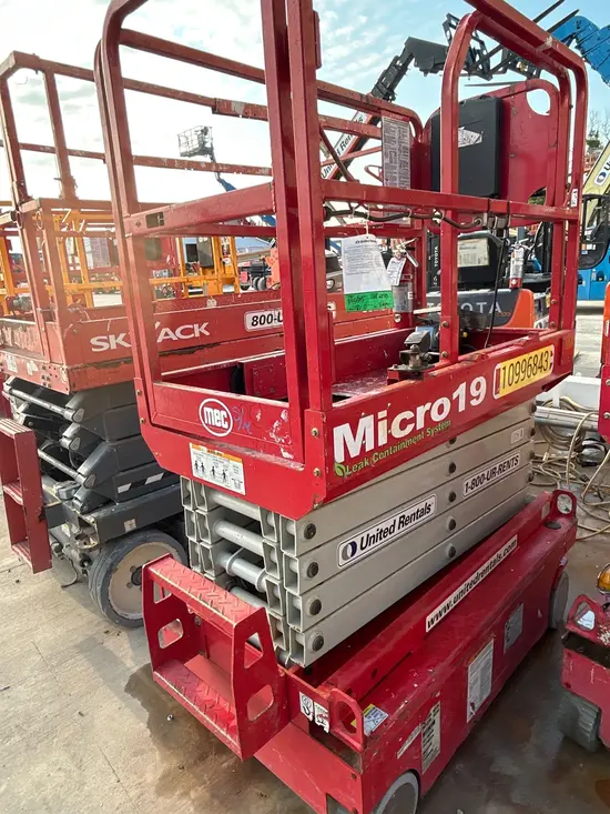 2019 MEC MICRO 19 Scissor Lift