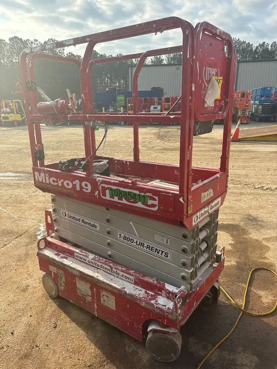 2019 MEC MICRO 19 Scissor Lift