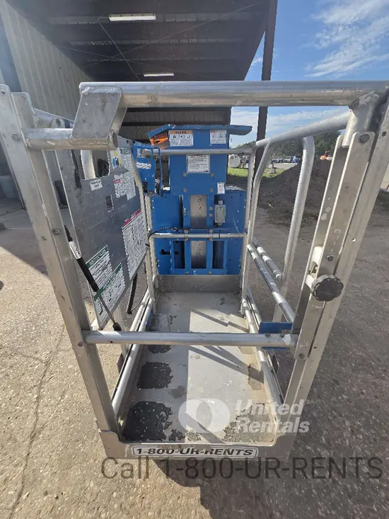 2018 Genie GR-12 Self-Propelled One-Person Lift