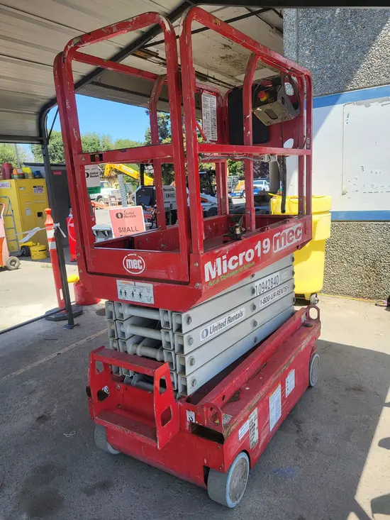 2019 MEC MICRO 19 Scissor Lift