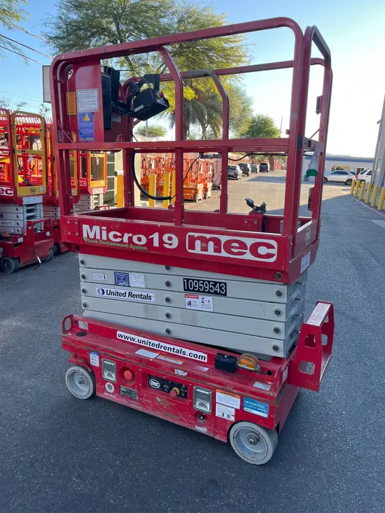 2019 MEC MICRO 19 Scissor Lift