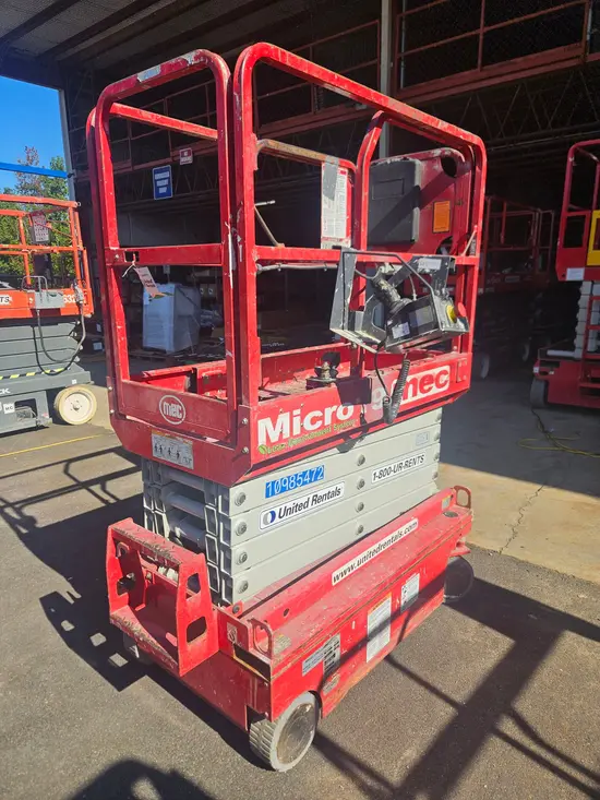 2019 MEC MICRO 19 Scissor Lift