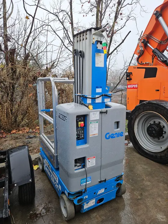 2018 Genie GR-20 Self-Propelled One-Person Lift