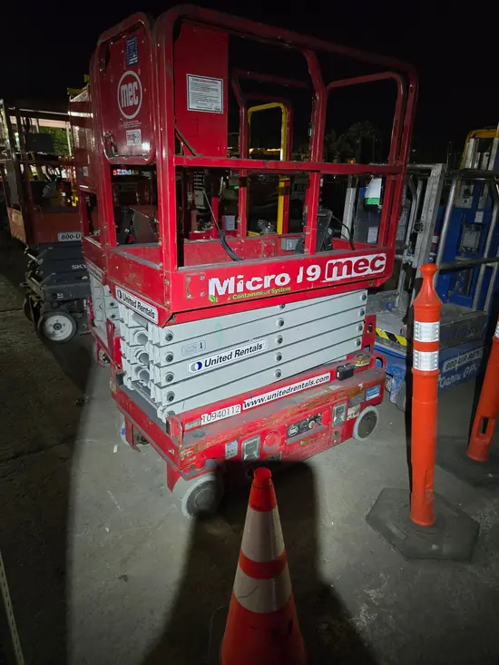 2019 MEC MICRO 19 Scissor Lift