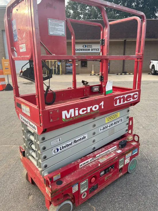 2019 MEC MICRO 19 Scissor Lift