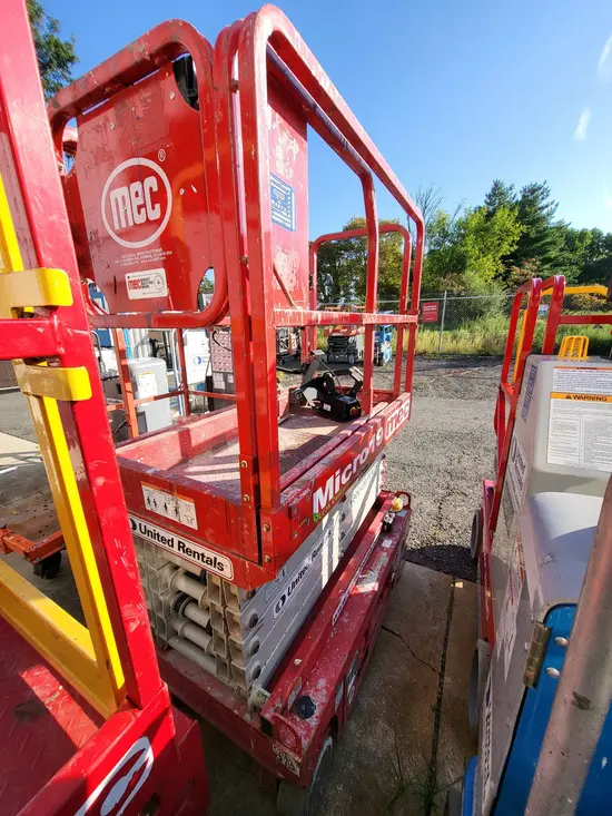 2019 MEC MICRO 19 Scissor Lift