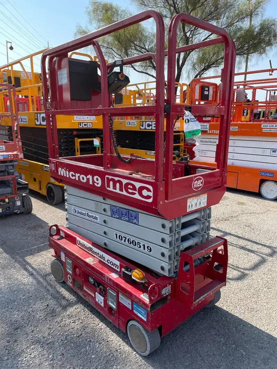2018 MEC MICRO 19 Scissor Lift