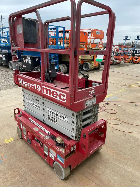 2019 MEC MICRO 19 Scissor Lift