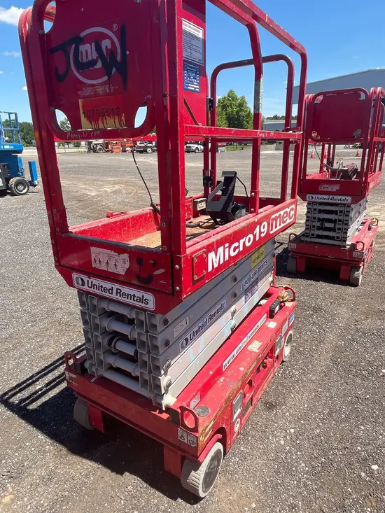 2018 MEC MICRO 19 Scissor Lift