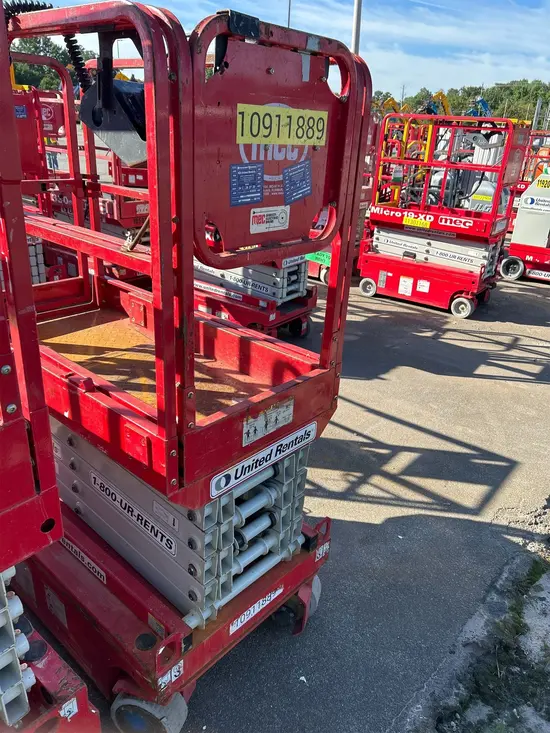 2019 MEC MICRO 19 Scissor Lift