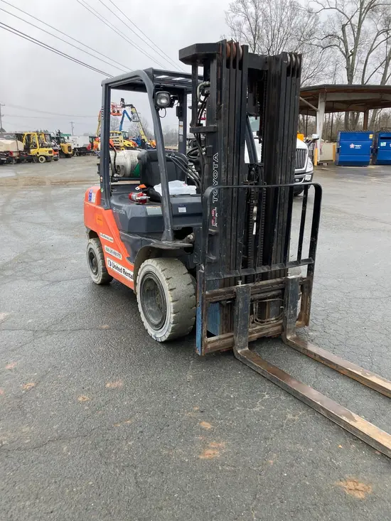 2019 Toyota 8FGU30 Warehouse Forklift
