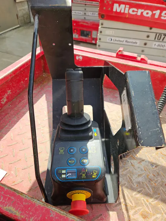 2018 MEC MICRO 19 Scissor Lift