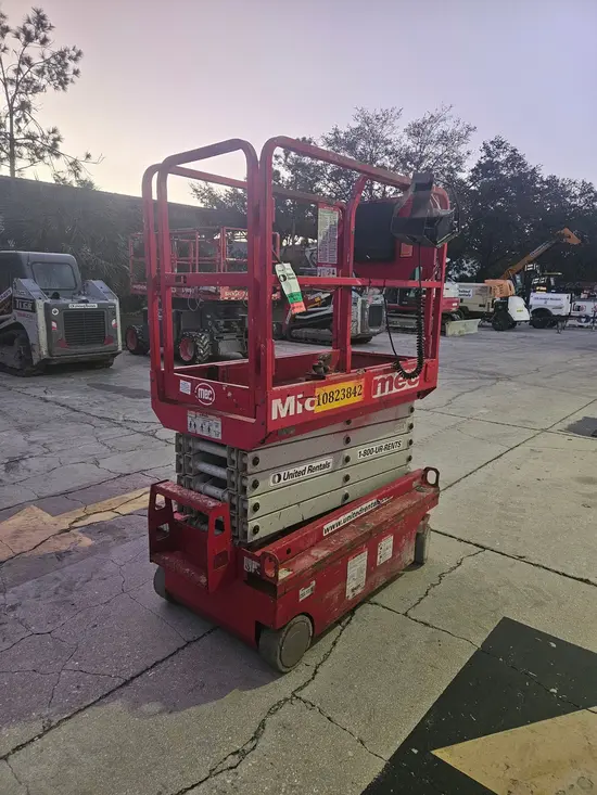 2018 MEC MICRO 19 Scissor Lift