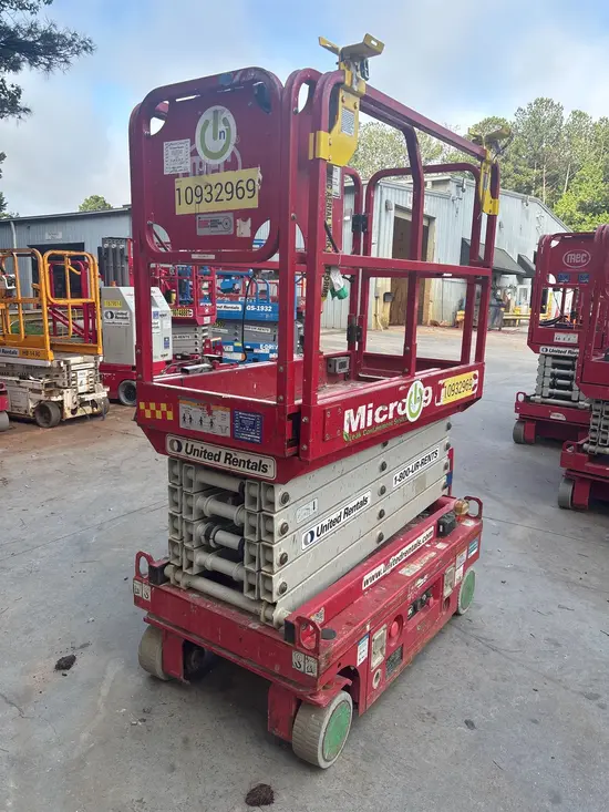 2019 MEC MICRO 19 Scissor Lift