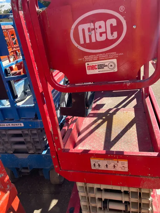 2018 MEC MICRO 19 Scissor Lift