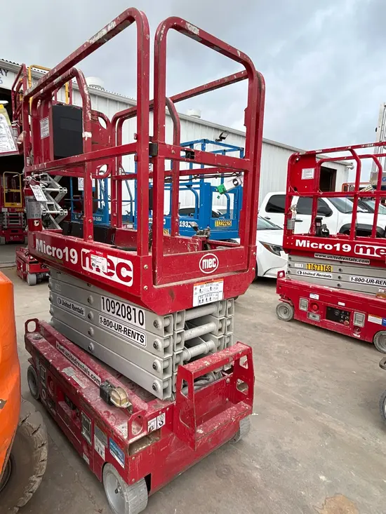 2019 MEC MICRO 19 Scissor Lift
