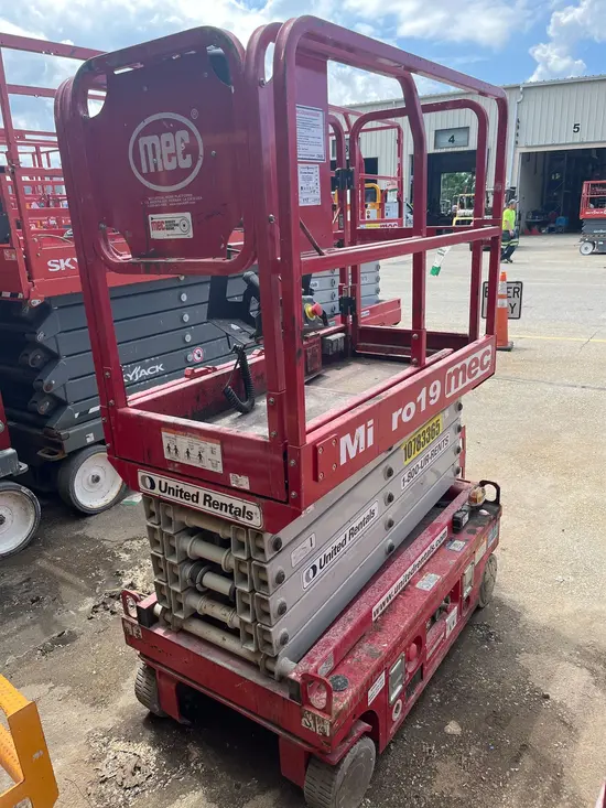 2018 MEC MICRO 19 Scissor Lift