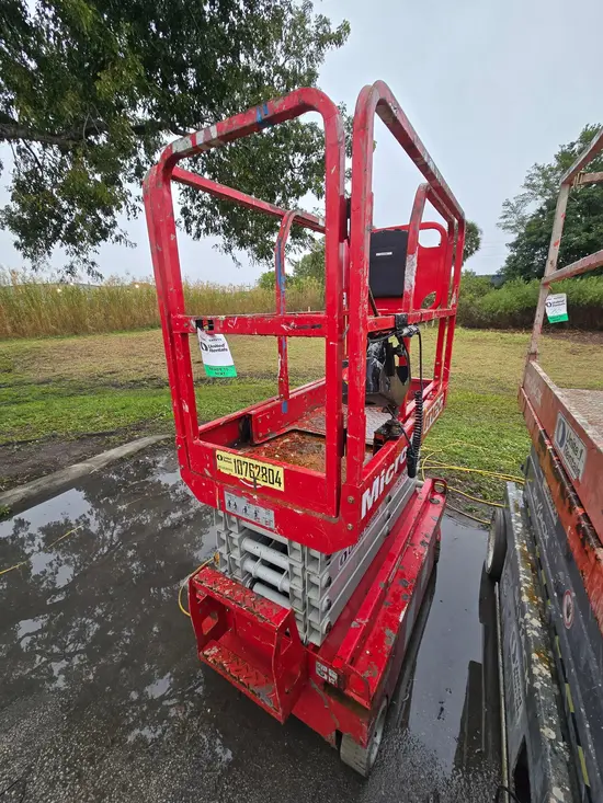 2018 MEC MICRO 19 Scissor Lift
