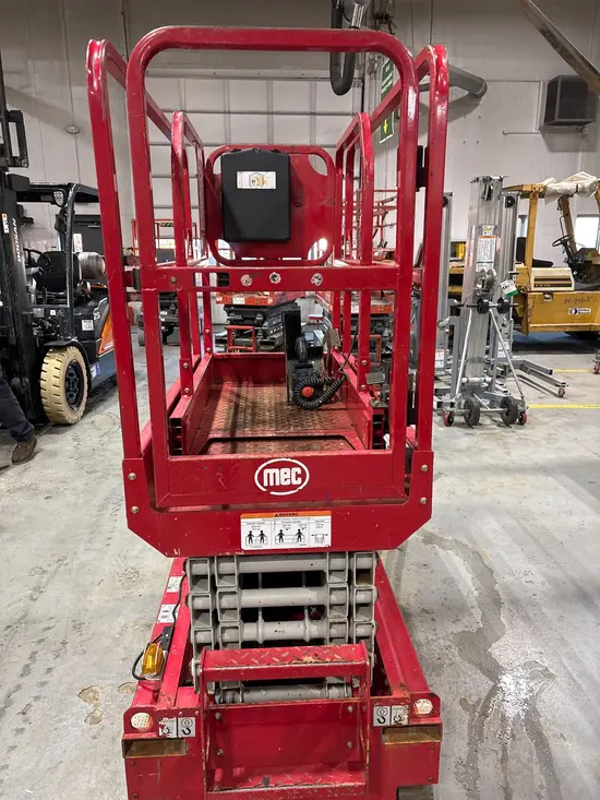2018 MEC MICRO 19 Scissor Lift