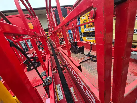 2019 MEC MICRO 19 Scissor Lift