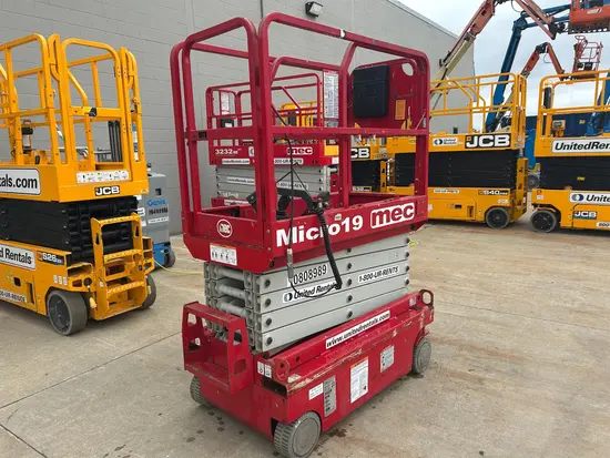 2018 MEC MICRO 19 Scissor Lift