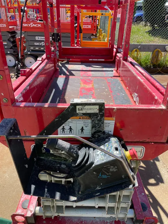 2018 MEC MICRO 19 Scissor Lift
