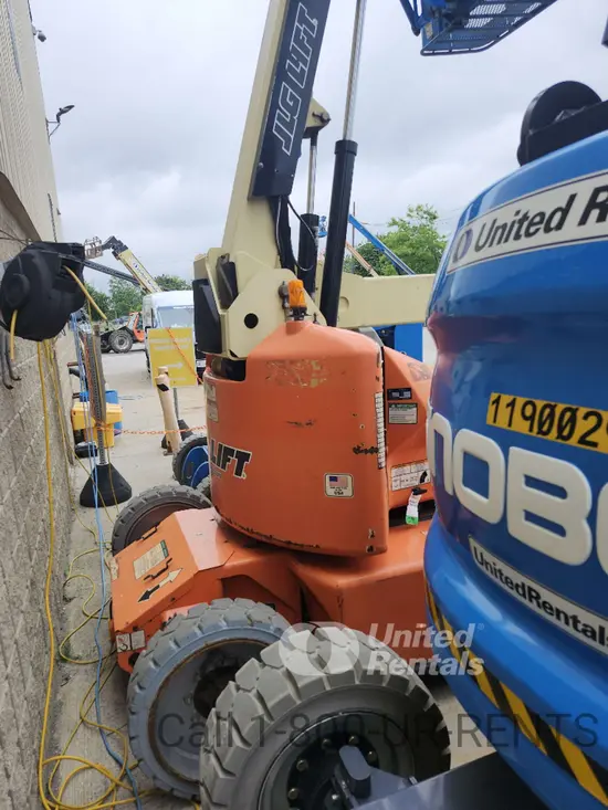 2013 JLG E450AJ Articulating Boom Lift