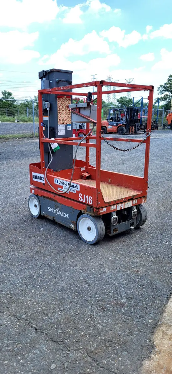 2018 Skyjack SJ16 Self-Propelled One-Person Lift
