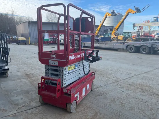 2017 MEC MICRO 19 Scissor Lift